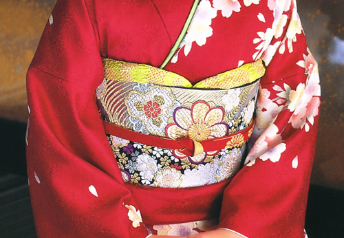 Phân biệt trang phục Yukata và Kimono khác nhau chỗ nào?