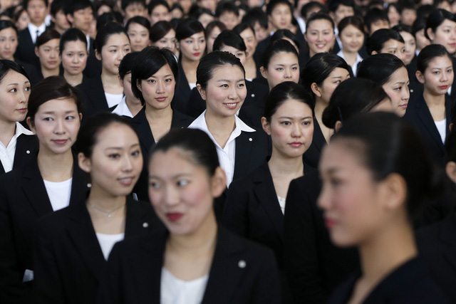 Nền kinh tế “ì ạch” của Nhật Bản đang trông chờ vào nữ giới