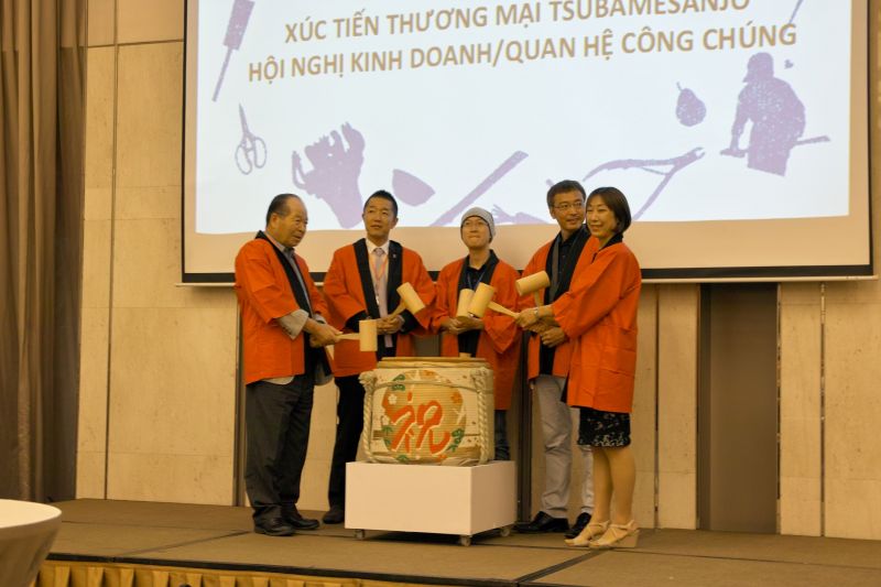 Đàm phán thương mại với doanh nghiệp vùng Tsubame-Sanjo